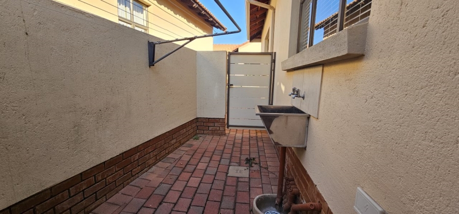 2 Bedroom Property for Sale in Xanadu North West